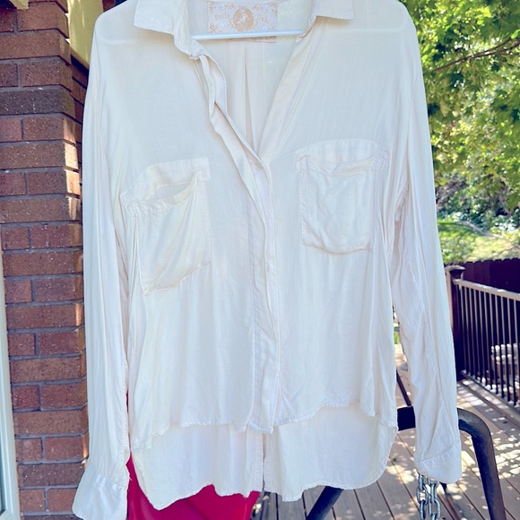 Bella Dahl Tops - Bella Dahl relaxed style button down cream shirt size small